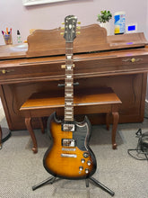 Load image into Gallery viewer, 2001 Epiphone G400 Deluxe