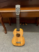 Load image into Gallery viewer, Like New! Larrivee Soprano Ukulele