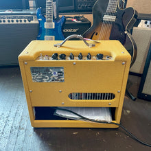 Load image into Gallery viewer, Mint! Fender Blues Jr. Tweed