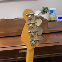 Load image into Gallery viewer, 1978 Fender Musicmaster Bass Olympic White