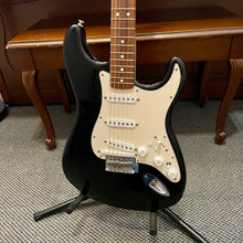 Load image into Gallery viewer, 2004 Fender Strat w/ Roland Midi