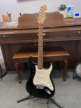 Load image into Gallery viewer, 2004 Fender Strat w/ Roland Midi