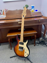 Load image into Gallery viewer, 1983 Peavey T-25 Sunburst