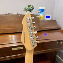 Load image into Gallery viewer, 1983 Peavey T-25 Sunburst