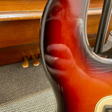 Load image into Gallery viewer, 1983 Peavey T-25 Sunburst