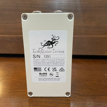 Load image into Gallery viewer, New! Earthquaker Devices Gary - Automatic Pulse Width Modulation Fuzz & Dynamic Natural Overdrive