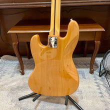 Load image into Gallery viewer, Used Squier Classic Vibe 70's J-Bass