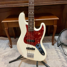 Load image into Gallery viewer, 2008 Fender Standard Jazz Bass White