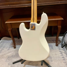 Load image into Gallery viewer, 2008 Fender Standard Jazz Bass White