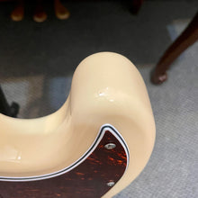 Load image into Gallery viewer, Used G&L Placienta Series JB Bass