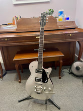 Load image into Gallery viewer, 2019 Gretsch G5230T Electromatic Sparkle Jet FT Silver