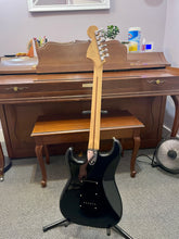 Load image into Gallery viewer, 1989 Squier Stratocaster USA Black
