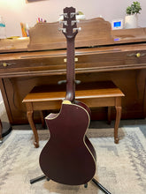 Load image into Gallery viewer, Used Peavey Composer 3/4