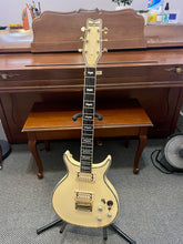 Load image into Gallery viewer, 1981 Washburn Eagle White