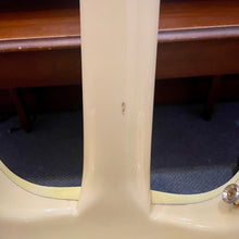 Load image into Gallery viewer, 1981 Washburn Eagle White