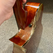 Load image into Gallery viewer, Mid 2000's Tacoma M-28E Mandolin w/pickup