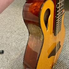 Load image into Gallery viewer, Mid 2000's Tacoma M-28E Mandolin w/pickup