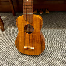 Load image into Gallery viewer, Kamaka Soprano Ukulele