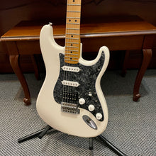 Load image into Gallery viewer, 2018 Fender Standard Stratocaster White