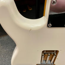 Load image into Gallery viewer, 2018 Fender Standard Stratocaster White