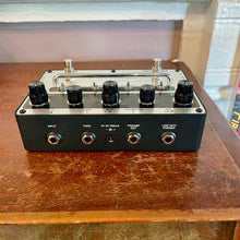 Load image into Gallery viewer, Used Ampeg SGT-DI Preamp for Bass