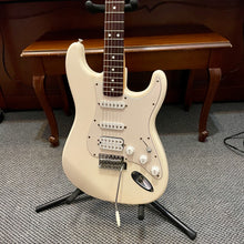 Load image into Gallery viewer, 2005 Fender Stratocaster HSS White