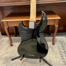 Load image into Gallery viewer, Like New! Marcus Miller Jazz Sire V7 Bass Black
