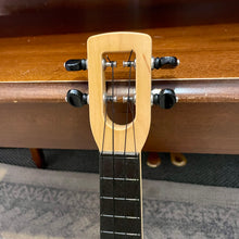 Load image into Gallery viewer, Used Dan Zanes Flea Soprano Uke Lime Green