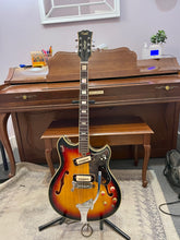 Load image into Gallery viewer, 1967 Kent Model 820 Electric