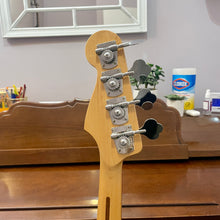 Load image into Gallery viewer, 1999 Fender Standard Jazz Bass Maroon