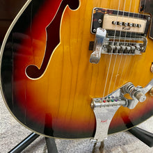 Load image into Gallery viewer, 1967 Kent Model 820 Electric