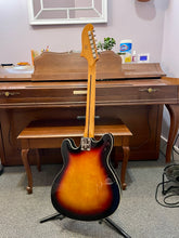 Load image into Gallery viewer, Used Fender Squier Starcaster