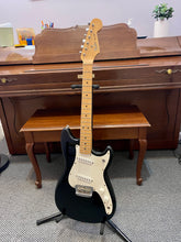 Load image into Gallery viewer, 1994 Fender Duo Sonic Black