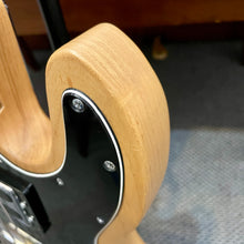 Load image into Gallery viewer, 1978 Peavey T-40 Bass