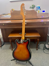 Load image into Gallery viewer, Used Squier Starcaster