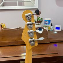 Load image into Gallery viewer, 1999 Fender Fretless Jazz Bass