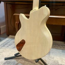 Load image into Gallery viewer, 2023 Eastman Juliet - Pamona Blonde