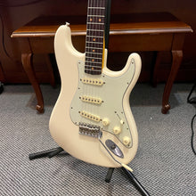Load image into Gallery viewer, 2023 Fender American Vintage II '61 Stratocaster White