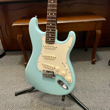 Load image into Gallery viewer, 2005 Fender Custom Classic Stratocaster Daphne Blue
