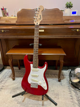 Load image into Gallery viewer, Like New! Squier Mini Strat