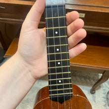 Load image into Gallery viewer, 1950's Harmony Roy Smeck Soprano Ukulele