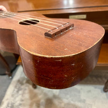 Load image into Gallery viewer, 1950's Harmony Roy Smeck Soprano Ukulele