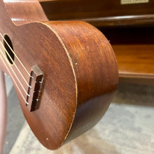 Load image into Gallery viewer, 1950's Harmony Roy Smeck Soprano Ukulele
