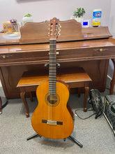 Load image into Gallery viewer, 1980's Yamaha G-235 Classical