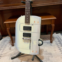 Load image into Gallery viewer, 2004 Epiphone The Airscreamer Trailer Park Troubadour
