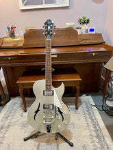 Load image into Gallery viewer, 2004 Michael Kelly "Vibe"