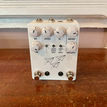 Load image into Gallery viewer, Used JHS Flight Delay Pedal