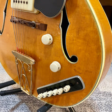 Load image into Gallery viewer, 1958 Guild X-350B Blonde