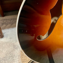 Load image into Gallery viewer, 1967 Hagstrom Viking I