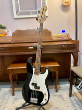 Load image into Gallery viewer, 1990's Fender Squier P Bass Special - Black